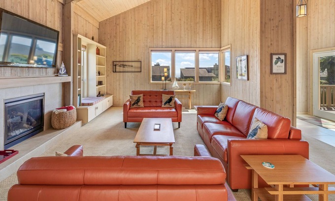 Bodega Bay House | Discover "The Birds": Beachside Retreat with Hot Tub