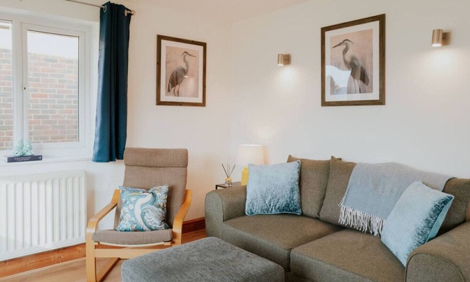Warden House | The Bird’s Nest – Coastal Retreat & Pet Friendly