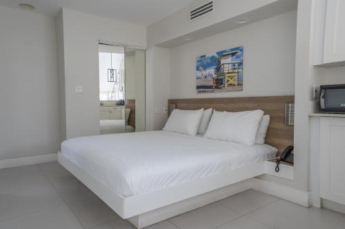 Northeast Miami Hotel | Oceanfront Bliss at The Biscayne Hotel - Rated 7.8/10