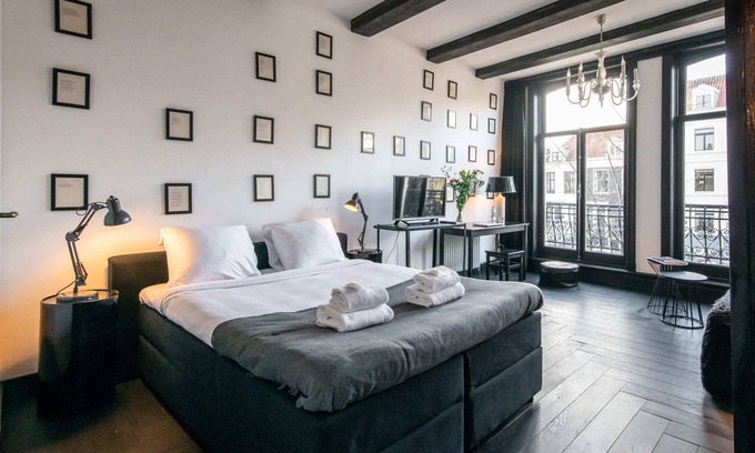 De Weteringschans Bed & Breakfast | The Black Canal Studio in heart of Amsterdam