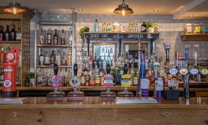 Ilkley Hotel | Discover The Black Hat: Family-Friendly with Top Ratings