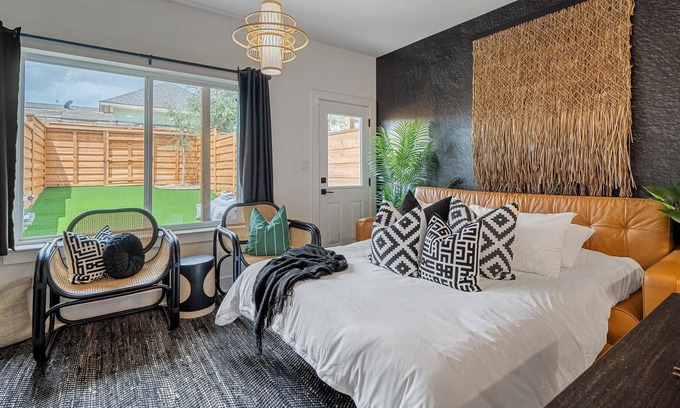 Highland Lake Estates Villa | Relax at The Black Sands: Backyard BBQ, No Service Fees