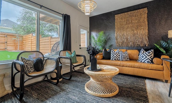 Highland Lake Estates House | Top-Rated Black Sands Hotel: Outdoor Theatre & Game Room