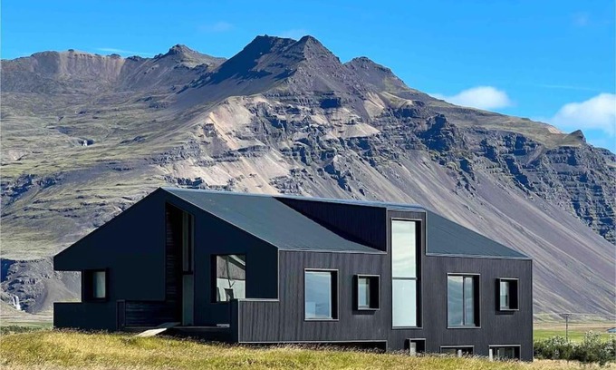 Hornafjörður Apartment | Discover The Blackhouse: Guest Rated 8.5/10 Experience