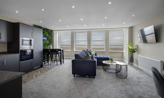 South Shore Apartment | Inviting Blackpool Boutique Beach Apartment with Ocean View