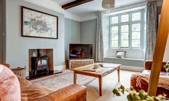 Bladon Apartment | Exceptional Home Farm Cottage: Family-Friendly Retreat
