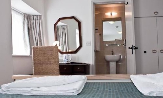Woodstock House | Relaxing Stay at The Blenheim Buttery with Spa & Breakfast