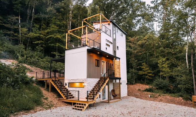 South Bloomingville Cabin | Explore The Block Tower: Family-Friendly Stay in Hocking Hills