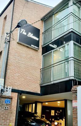 Yeonnam-dong House | Discover The Blossom Yeonnam Guesthouse - Family-Friendly Stay