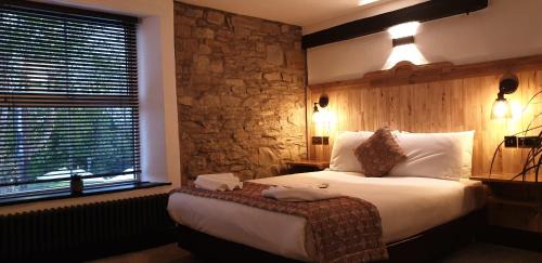 Temple Grafton Hotel | Discover The Blue Boar: Family-Friendly with Breakfast Included