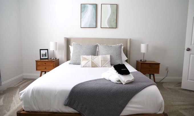 Woodside Cotton Mill Village Historic District House | Experience The Blue Bungalow: Guest Rated 9.8, Kitchen & Breakfast