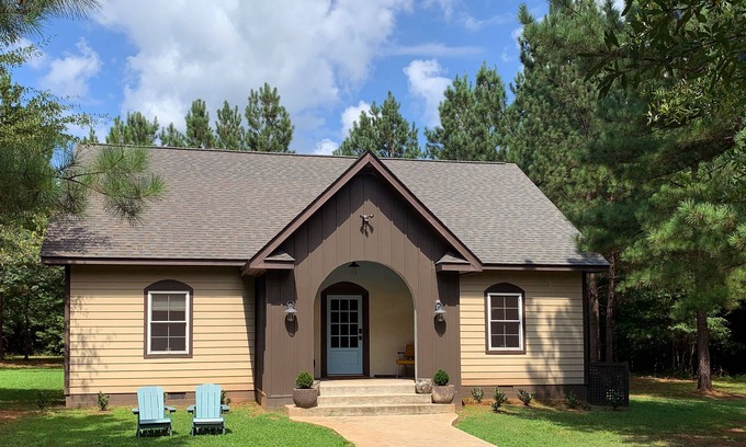 Columbus House | Modern 2BR Retreat Near TIEC with Pet-Friendly Amenities