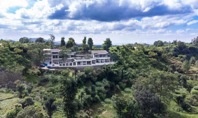 Bullawala Villa | Experience The Blue Door - Rustic Art Deco Villa with Views