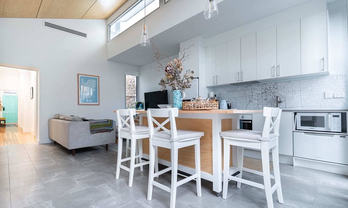 Adelaide Central Business District House | Discover The Blue Door: Heritage 2BR Cottage with Breakfast