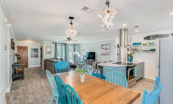 Seacoast Shores House | Coastal Comfort at The Blue Fin Bungalow - 9.8/10 Rated Stay