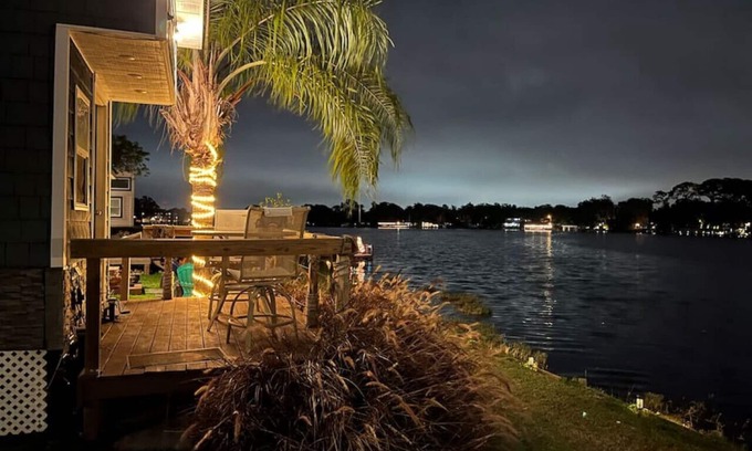 Northwest Orlando House | Pet-Friendly Getaway at The Blue Heron with Lake Views