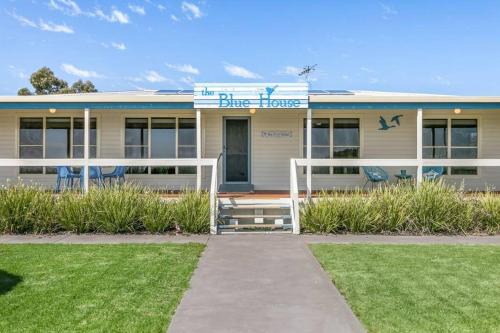 Bonney House | The Blue House on Lake Albert