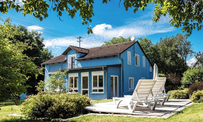 Langenaltheim House | Discover The Blue House: Nature Retreat in Altmühltal