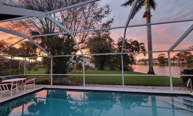 Naples Villa | Experience The Blue Lagoon of Naples: Rated 10/10 Stay