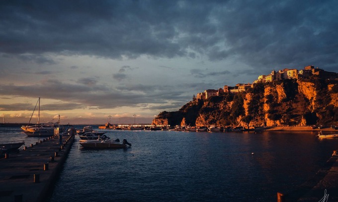 Agropoli Apartment | Blue Moon Retreat: Steps from the Sea with Pool & Spa