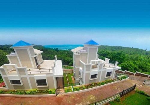 Ratnagiri Bed & Breakfast | Scenic Blue View Villas with Oceanfront Access and Dining