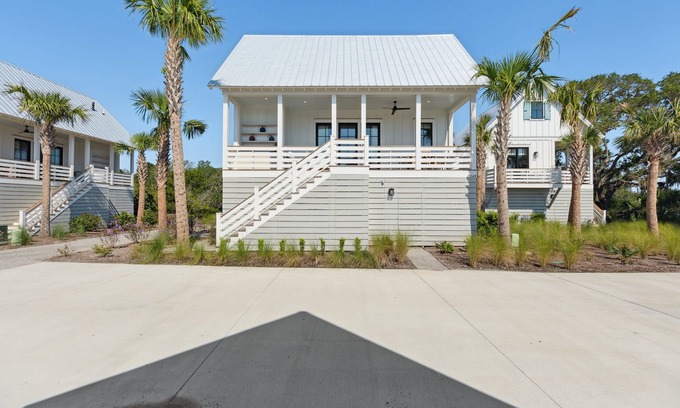 Johns Island House | Relax in The Bluebird: Creekside Bungalow with Spa Access