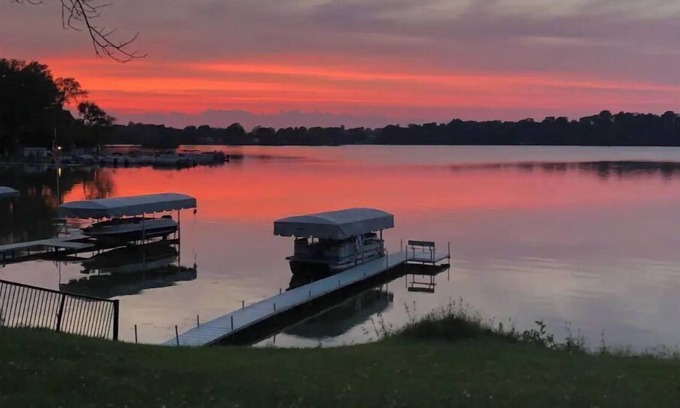Markesan House | Unwind at The Bluegill on Little Green Lake - Perfect for Families!