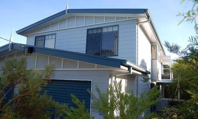 Ventnor House | Beautiful Bluehouse on Phillip Island with Family-Friendly Amenities
