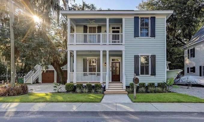 Olde Town House | Spacious 5 BR Bluffton Village Home in Old Town with Breakfast