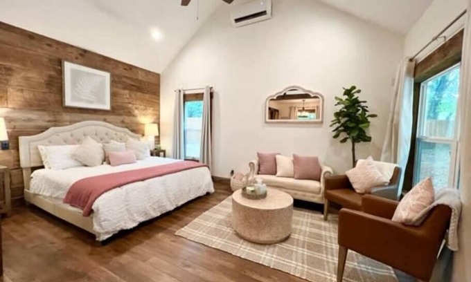 Waco Cabin | The Blush *Country Cabin near Downtown Waco
