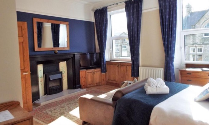 Hawes Hotel | Cozy Getaway at The Board Inn - Pet Friendly & Breakfast Included