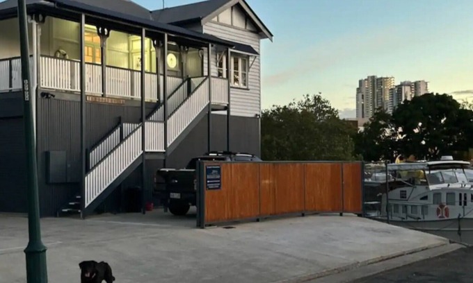 Albion House | Pet-Friendly Retreat at The Boat House - Rated 10/10