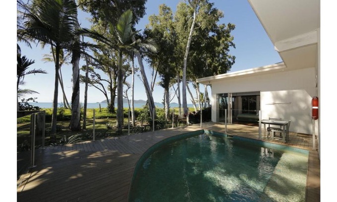 Mission Beach House | Oceanfront Escape at The Boat House - Rated 9/10 by Guests