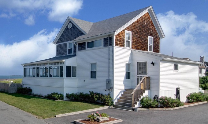 Camp Ellis House | Beachfront Family Retreat at The Boathouse Cottage