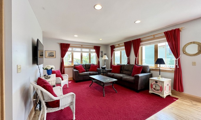 Bayfield Apartment | Discover The Bodin-ski House: Spa, Breakfast & Family Friendly