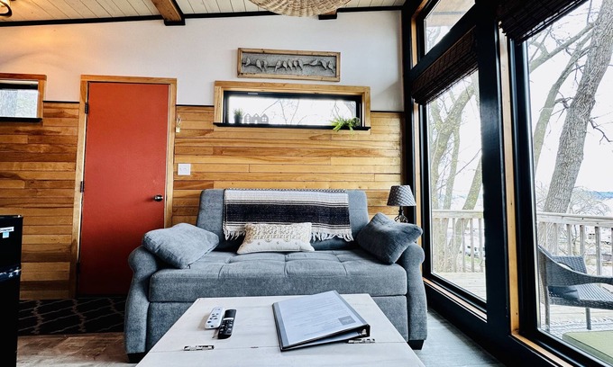 Lake City House | Imaginative Tiny House with Breathtaking Views & Great Amenities