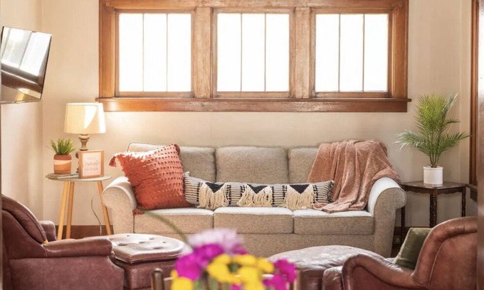 Alexandria House | Top-Rated Boho Bungalow in Downtown Alexandria for Families