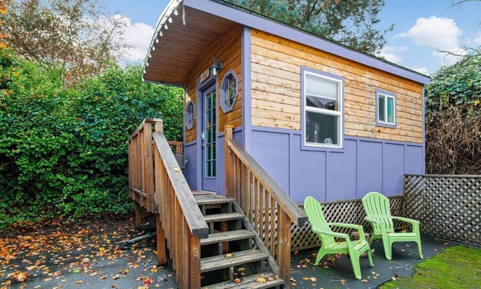 Kerns Hotel | Bohemian Vibe in a Custom Tiny Home with Great Amenities