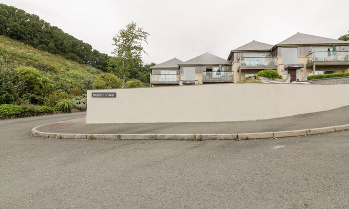 Downderry Cottage | Pet-Friendly The Bolt Hole: Cozy Oceanfront Retreat