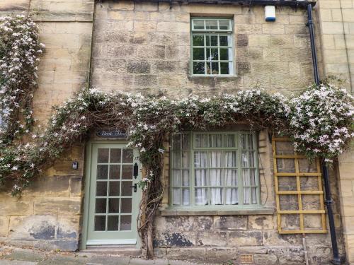 Warkworth House | Pet Friendly Haven at The Book House - 4-Star Comfort Await