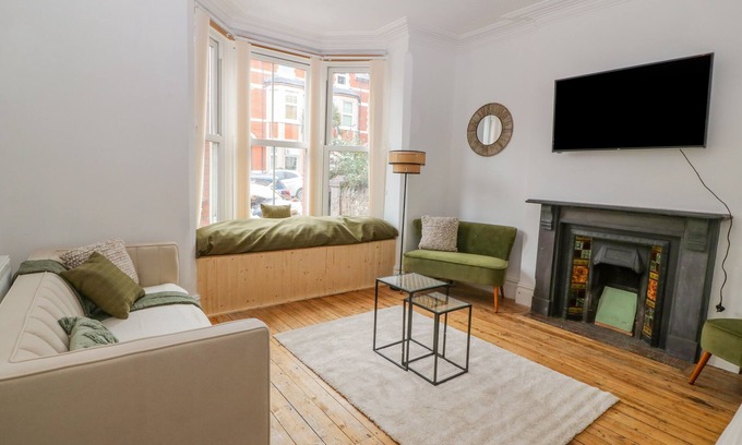 Colwyn Bay House | Enjoy a Pet-Friendly Escape at The Bookcase in Colwyn Bay