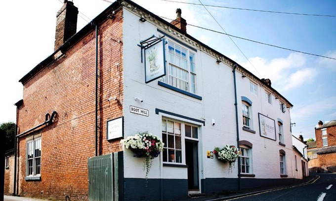 Repton Hotel | Discover The Boot Inn: Pet Friendly with Top Guest Ratings
