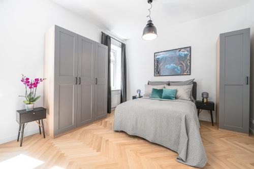 Prenzlauer Berg Apartment | The Bornholmer, Spacious 100m2, Ideal for Groups & Families, 2BR, huge living room, 4 - 8 Guests