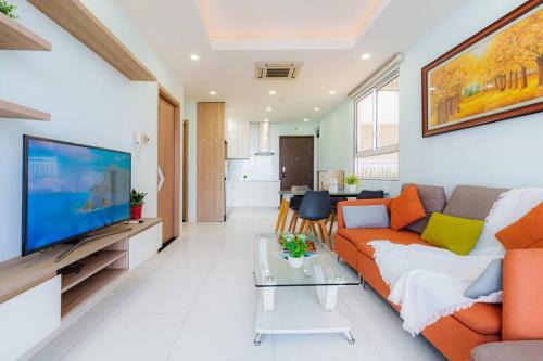 Tan Binh Apartment | Convenient Botanica Apartment with Pool Near Airport