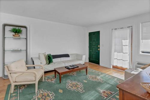 Columbia Apartment | Experience The Botanical Suite: Pet-Friendly 4-Star Getaway