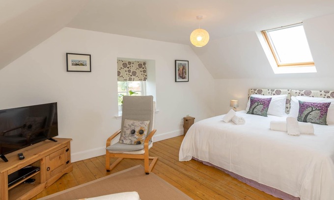 Murthly Apartment | The Bothy at Easter Bendochy Perthshire - sleeps 2 guests in 1 bedroom