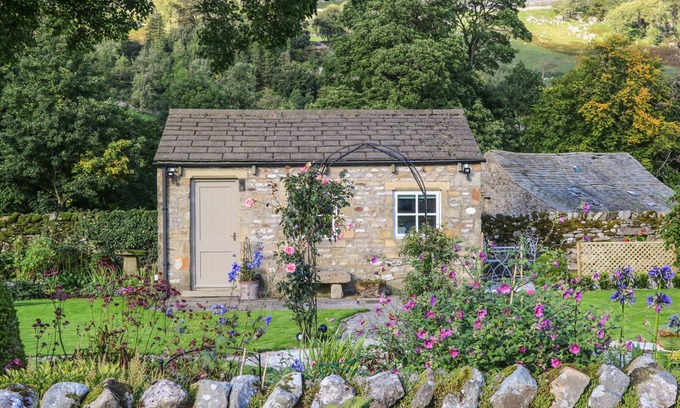 Arncliffe House | Relax at The Bothy with a Garden in Beautiful Arncliffe