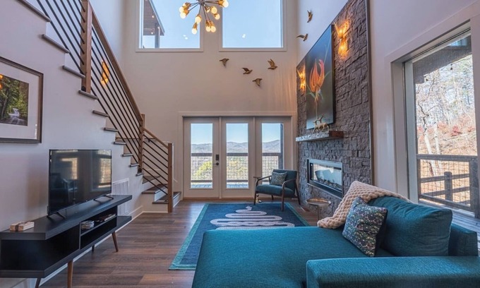 Gatlinburg - Pigeon Forge House | The Bougie Bear: Modern Vibes & Endless Skies