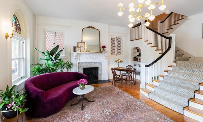 Museum District Bed & Breakfast | Experience The Boulevard Inn: 4-Star Stay with Hot Tub