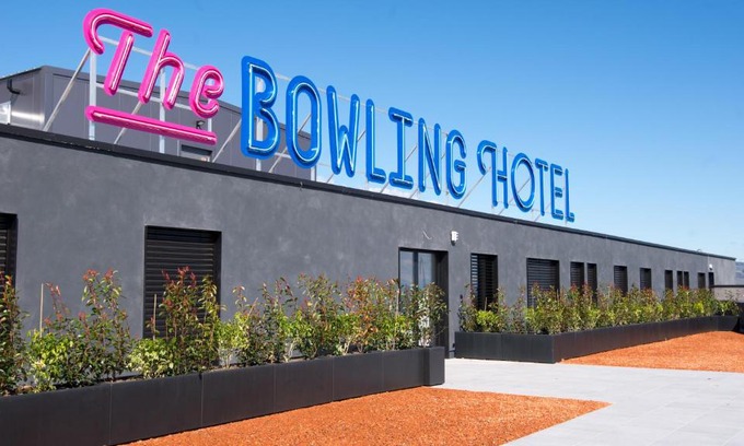 Signy-Avenex Hotel | Bowling Hotel: Pet-Friendly Stay with Pool & Restaurant